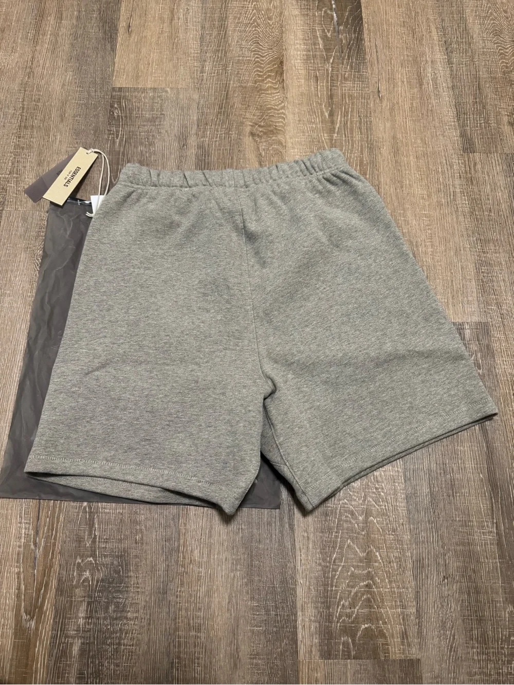 Fear of God Essentials Shorts - Picture 2 of 6